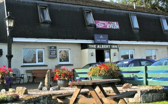 The Albert Inn Нэрн Экстерьер фото